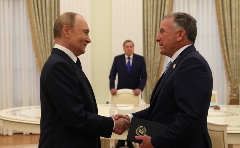 Zelensky Witkoff Washington meeting — Ukrainian president rebukes U.S. envoy for proposing Ukraine give Donbas to Russia